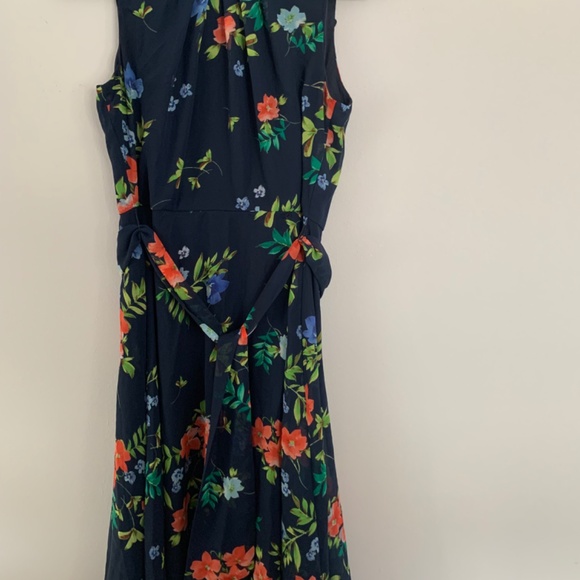 Floral dress - Picture 7 of 10